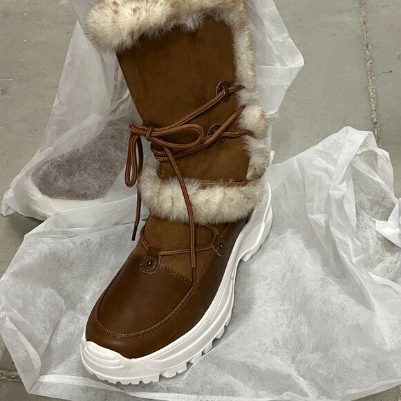 Journee Collection Polar Platform Bootie 8.5 - Picture 1 of 1